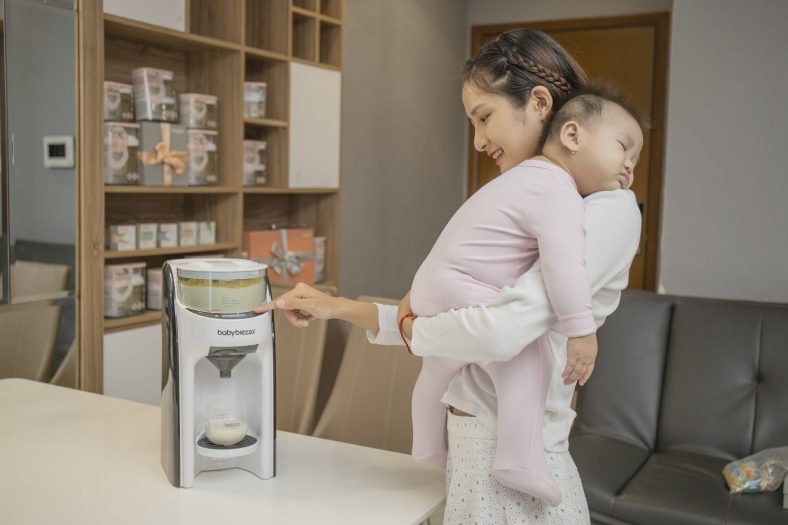 Máy pha sữa Baby Brezza Formula Pro Advanced thế hệ thứ 2
