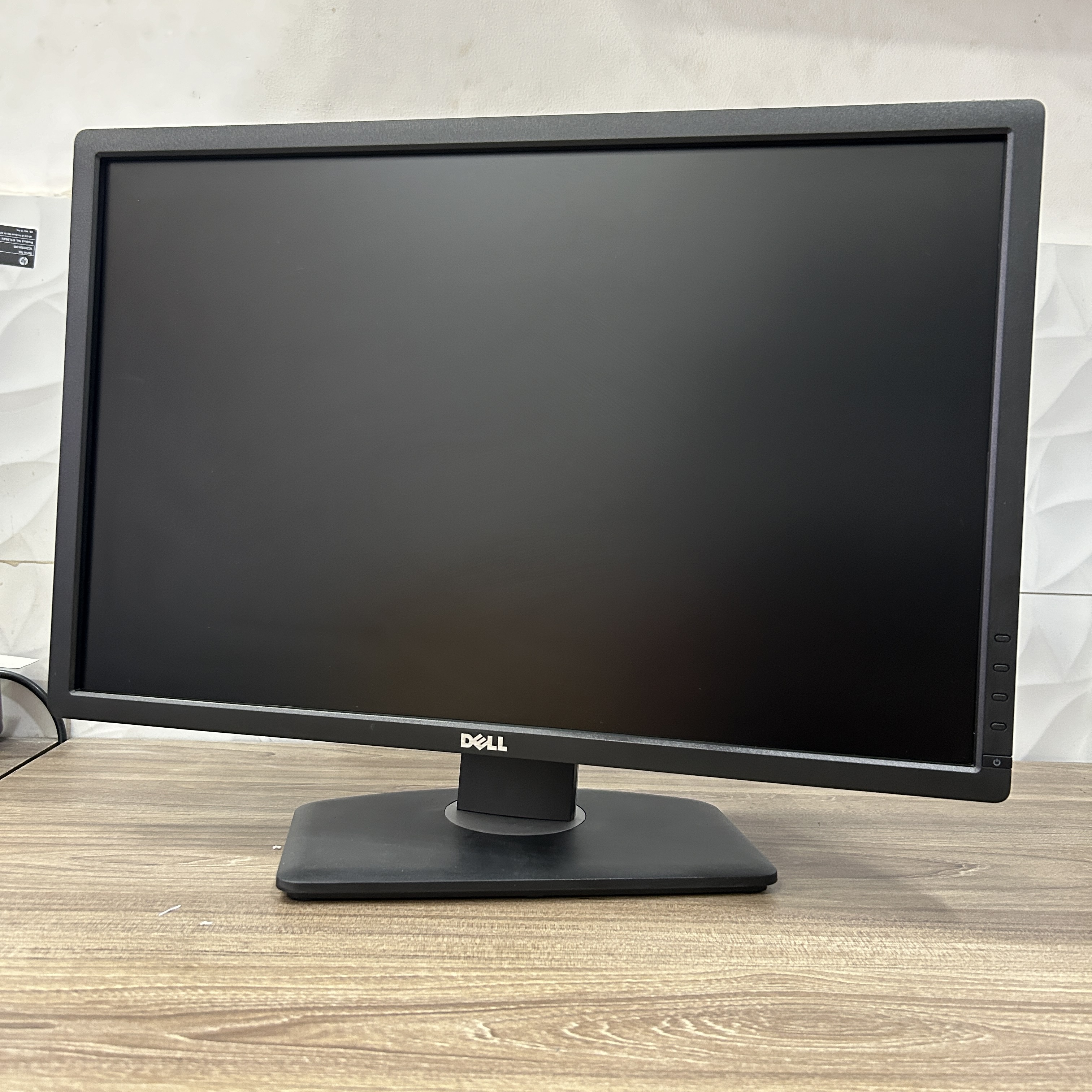 Dell UltraSharp U2412M LED IPS-24-inch display pc