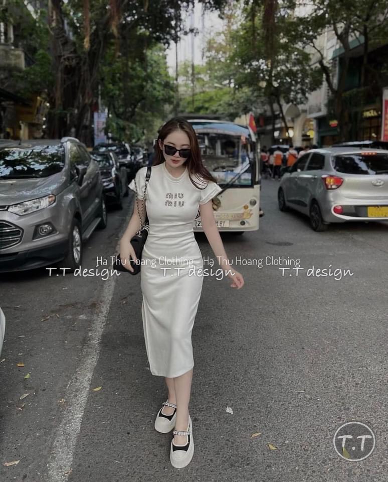 Váy dúm eo đính đá chữ miumiu
