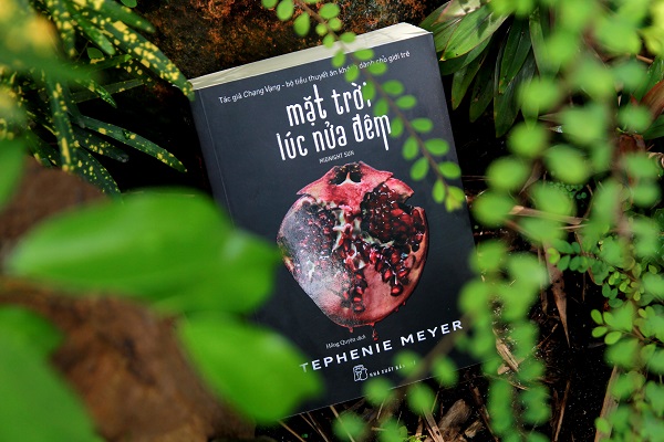 Mặt Trời Lúc Nửa Đêm - Stephanie Meyer
