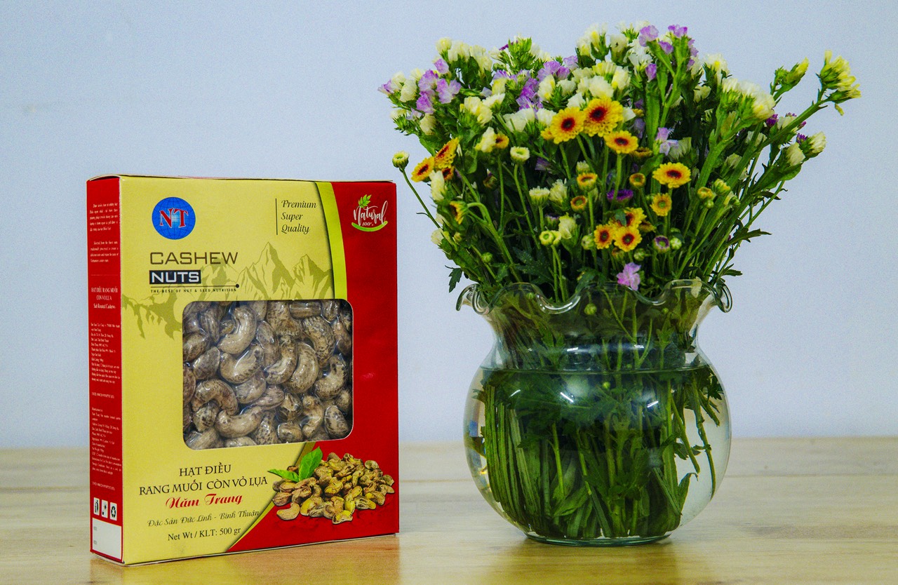 (Hộp giấy 500g) Hạt Điều Rang Muối Còn Vỏ Lụa NĂM TRANG