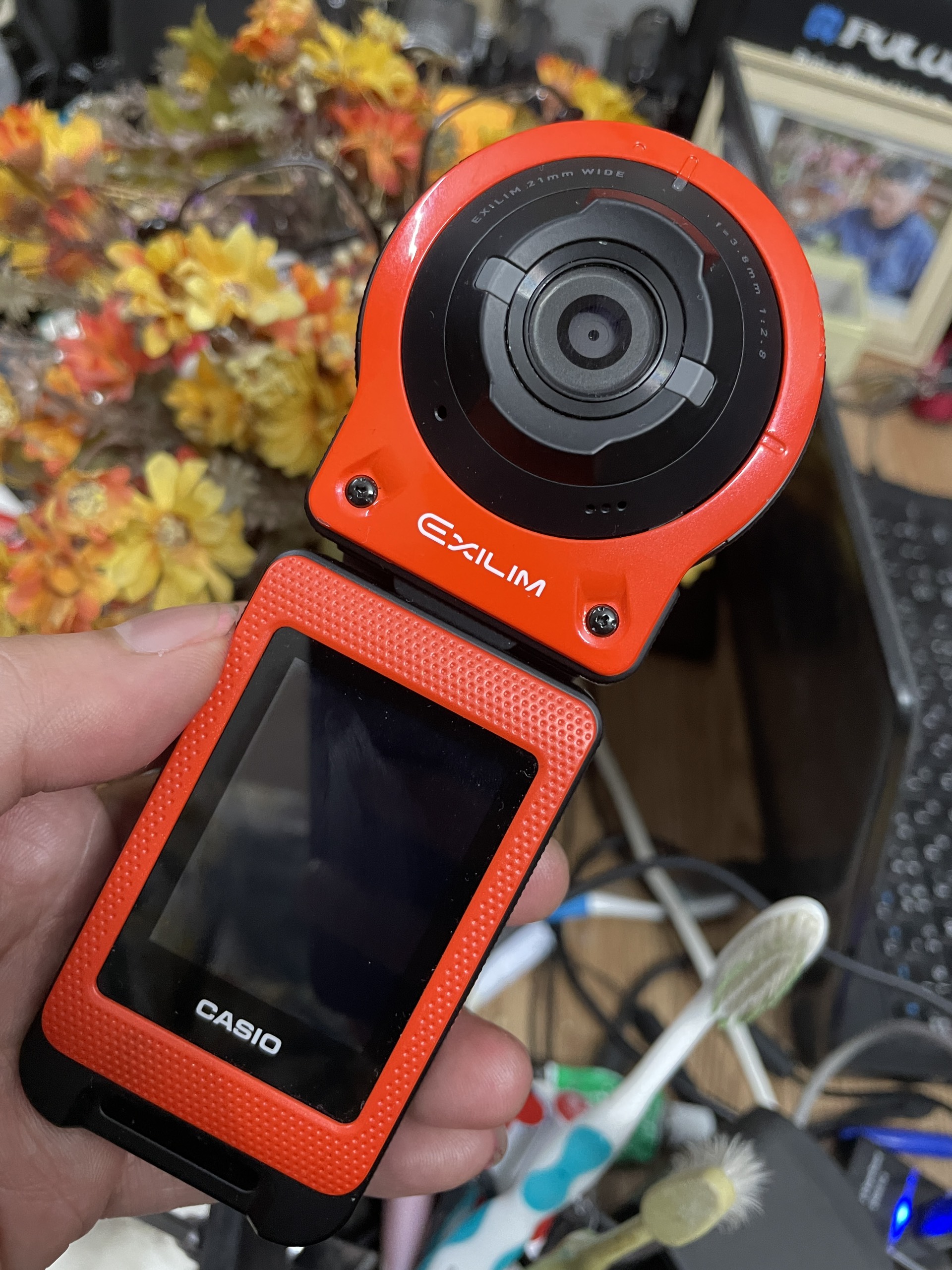 Máy ảnh Casio EX-FR10 quay chụp tốt