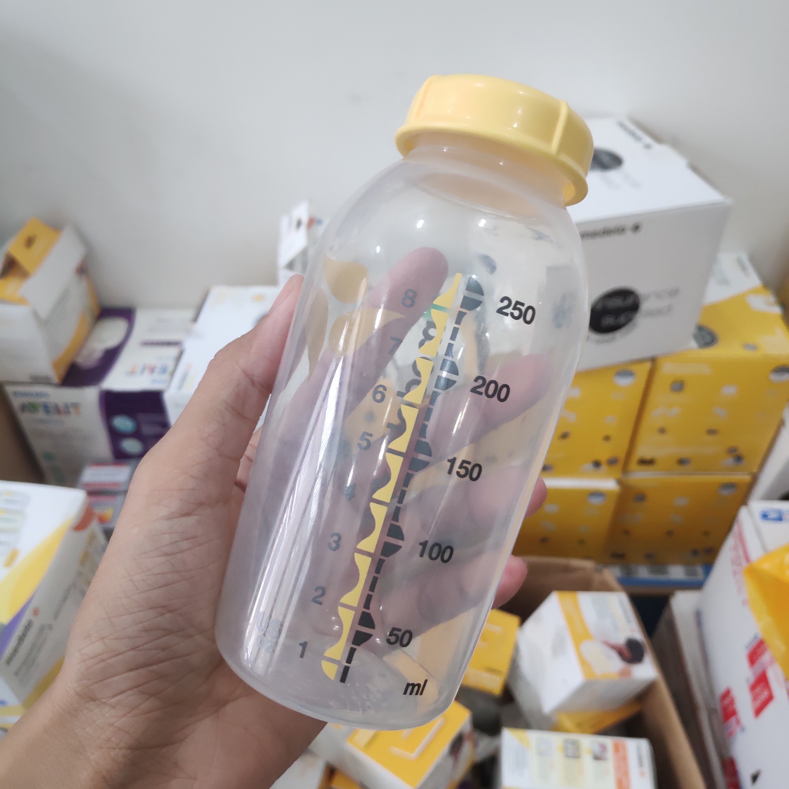 Bình trữ sữa Medela 250ml logo vàng