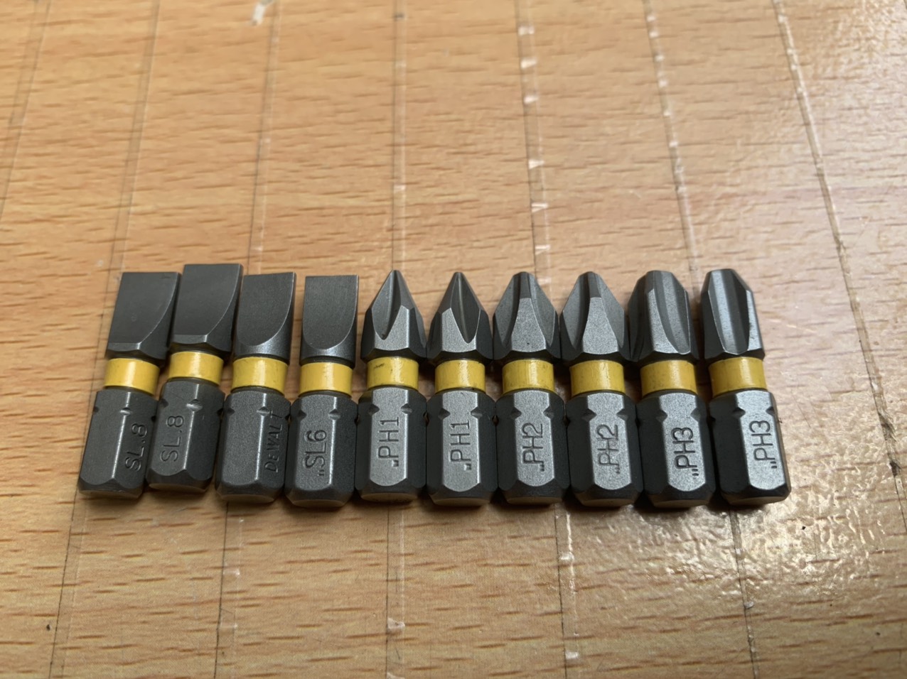 Mũi vít Dewalt dài 25mm PH1 , PH2 , PH3 , SL6 , SL8 có từ