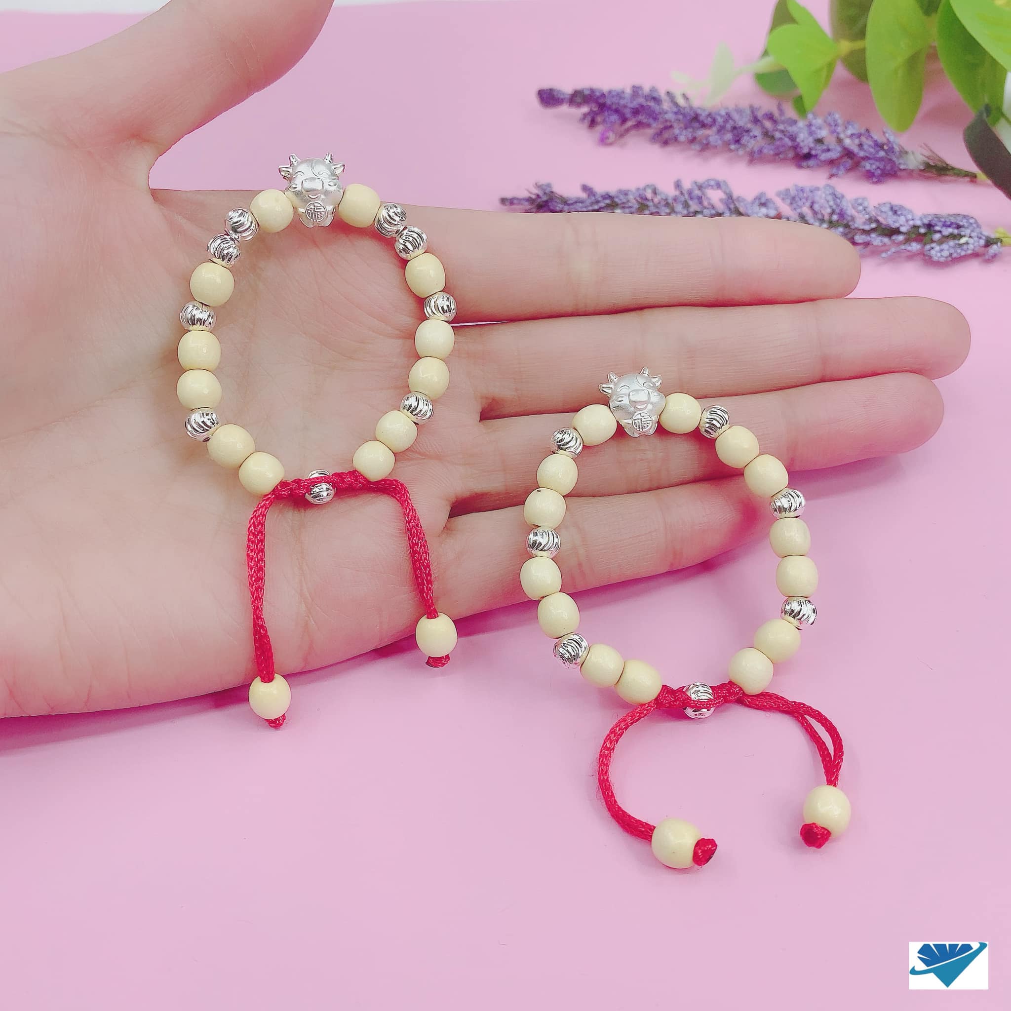 Vòng tay trẻ em dâu tằm mix charm bạc MS65c