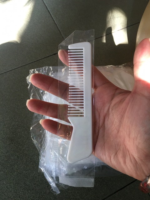 Lược Khách Sạn Giá Rẻ ( 100 Cây/ Bịch)