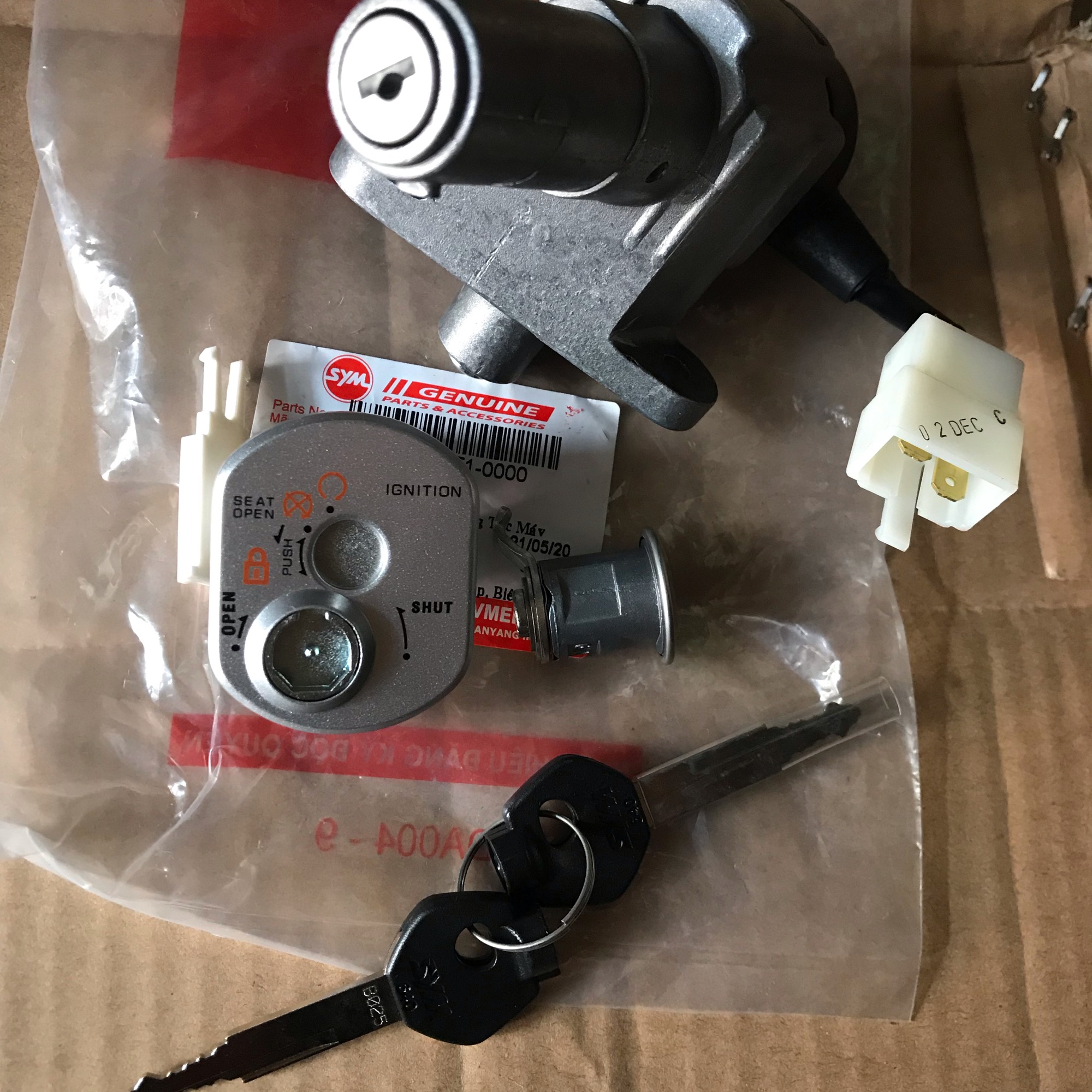 Bộ ổ khoá xe Attila Victoria đời gác chân bấm hãng