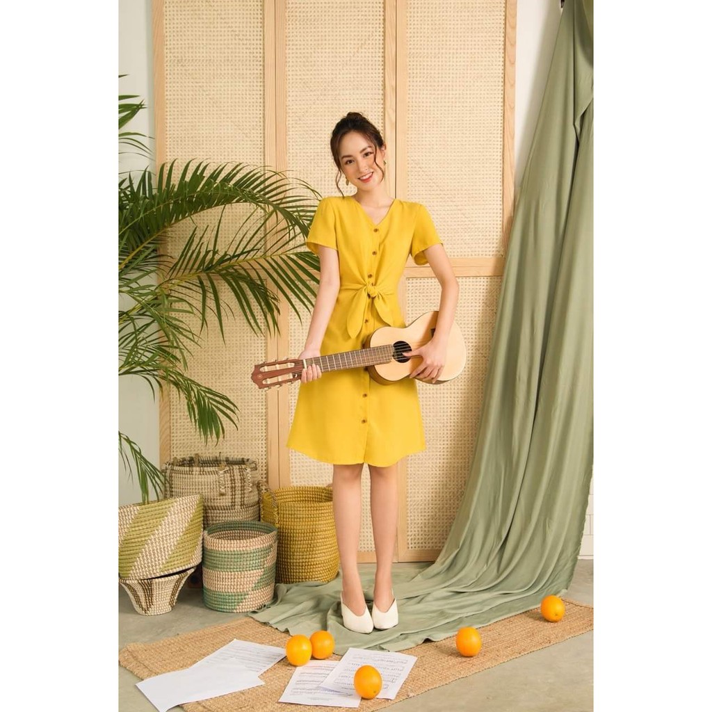 [HCM]Đầm Cotton Lụa Vàng Cột Dây Eo Năng Động