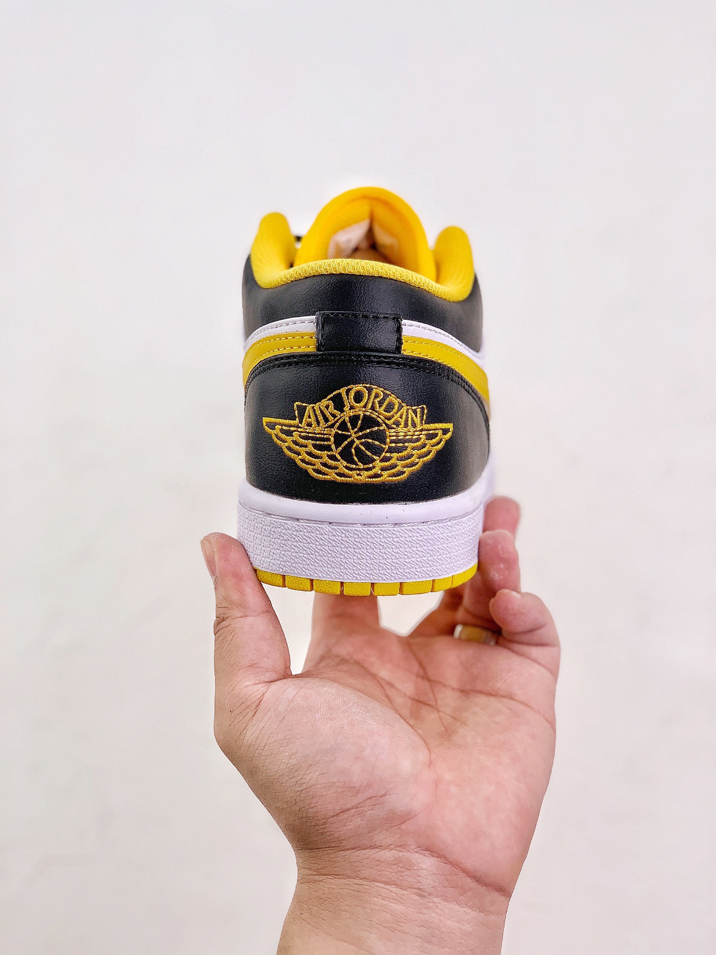 SALE KHỦNG][TẶNG VỚ] GIÀY SNEAKERS NAM   𝐀𝐈𝐑 𝐉𝐎𝐑𝐃𝐀𝐍 𝟏 𝐋𝐎𝐖