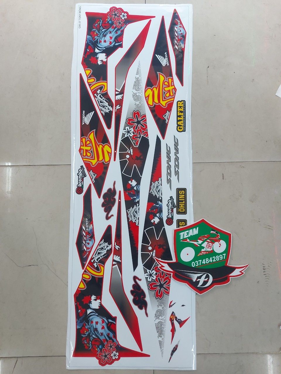 [HCM]Tem xe sonic  tem rời mẫu tem cô gái dán xe đỏ  trắng đỏ