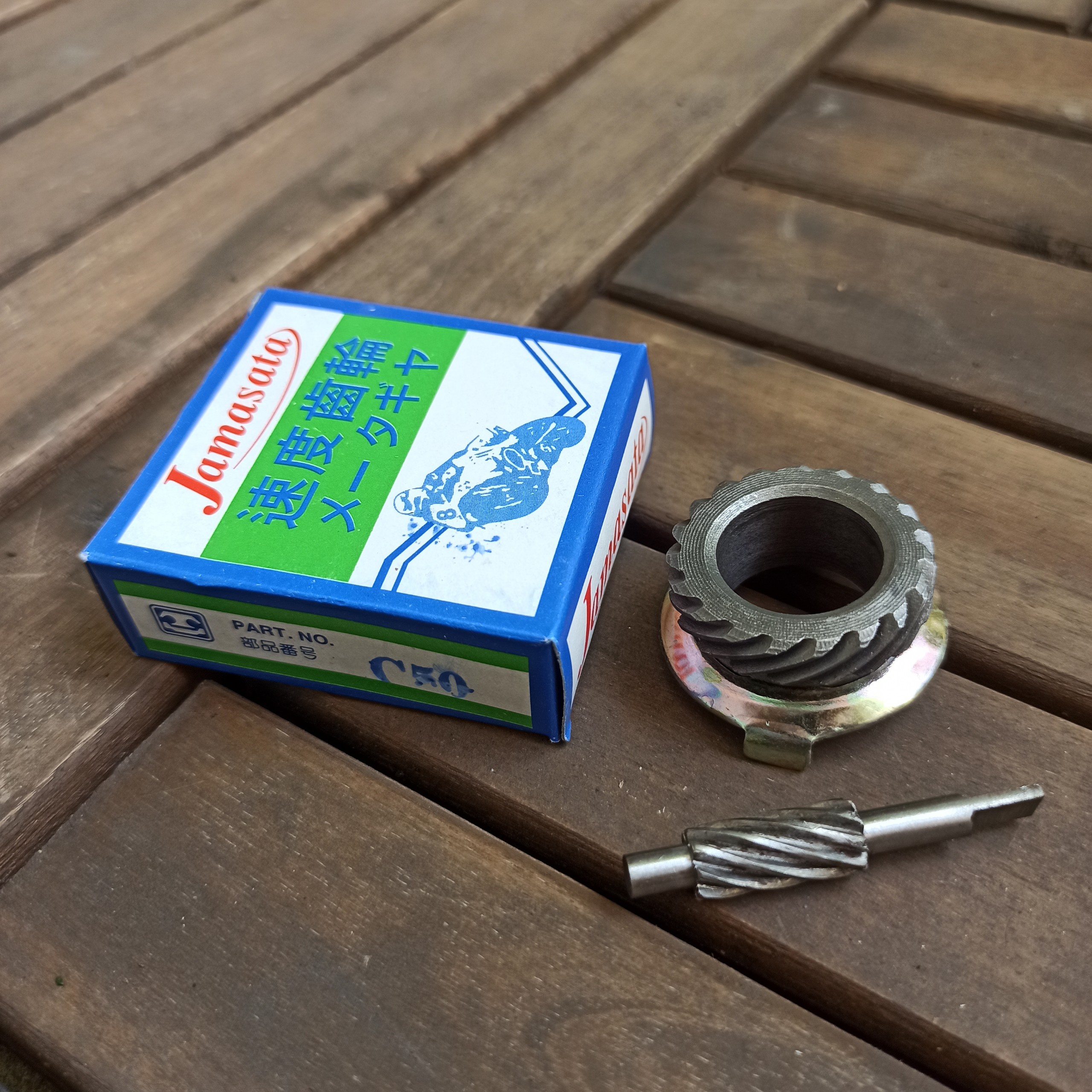 Nhông đồng hồ, con sâu và nhông cho xe cub 78