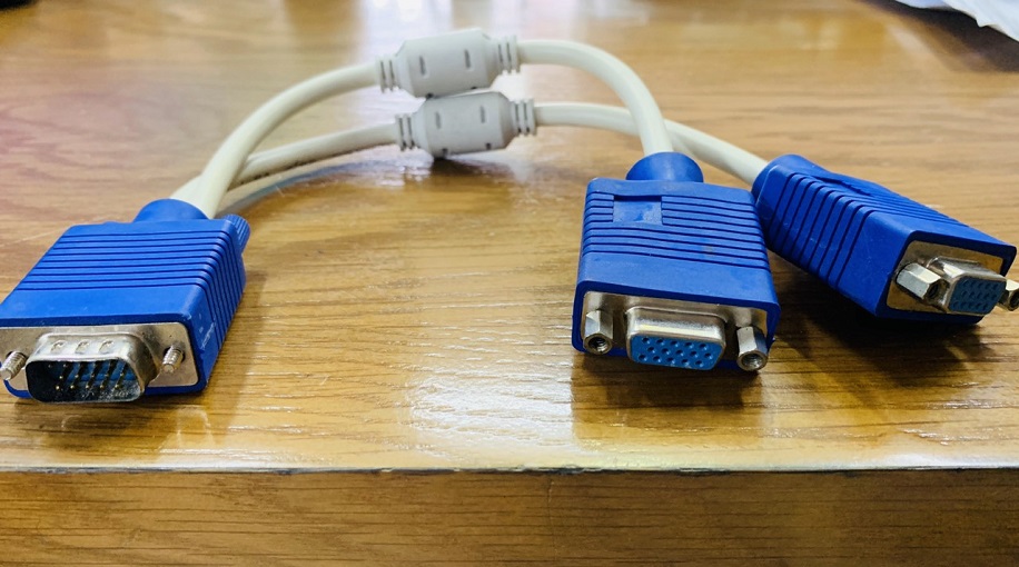 Cáp chuyển 1 đầu VGA đực sang 2 đầu VGA cái