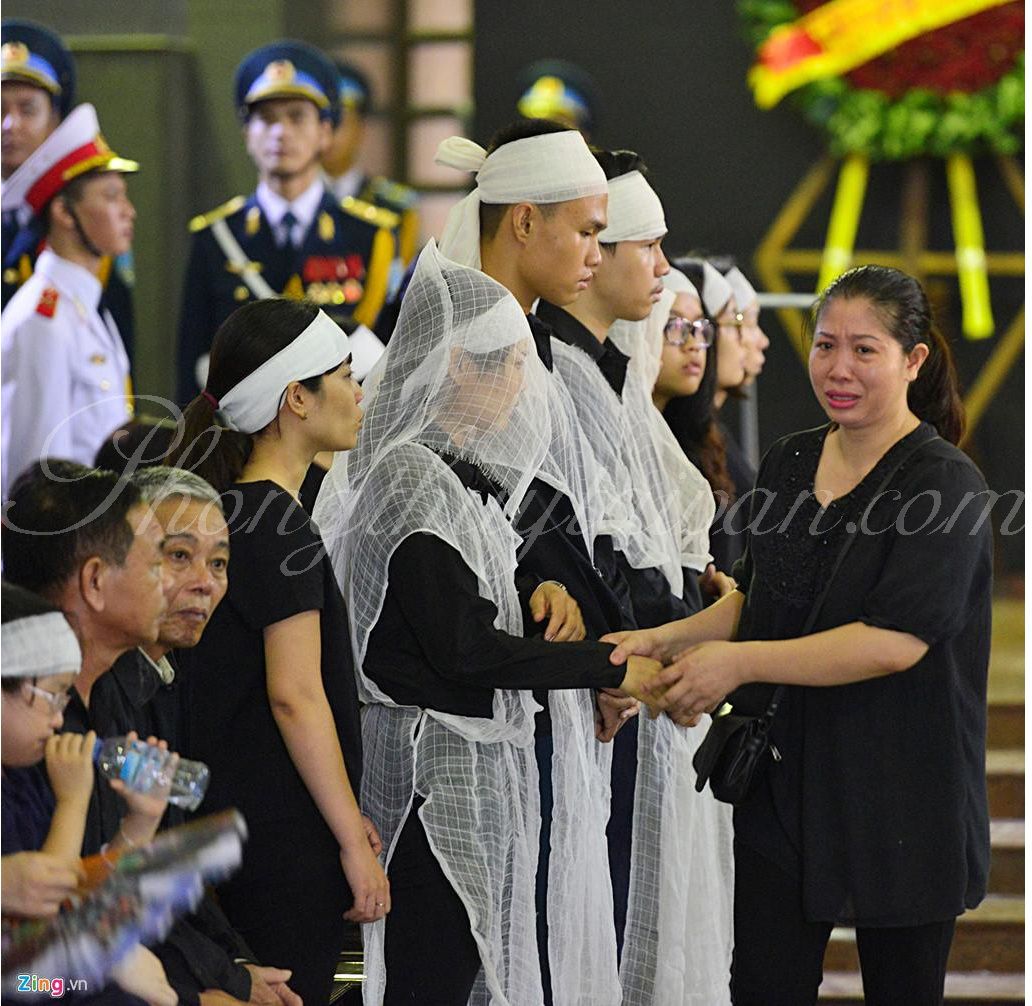 Kẹp đeo tang lễ (trắng, đen)