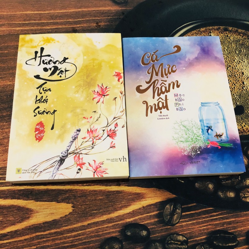 Mua Combo 2 sách: Hương Mật Tựa Khói Sương - Cá Mực Hầm Mật