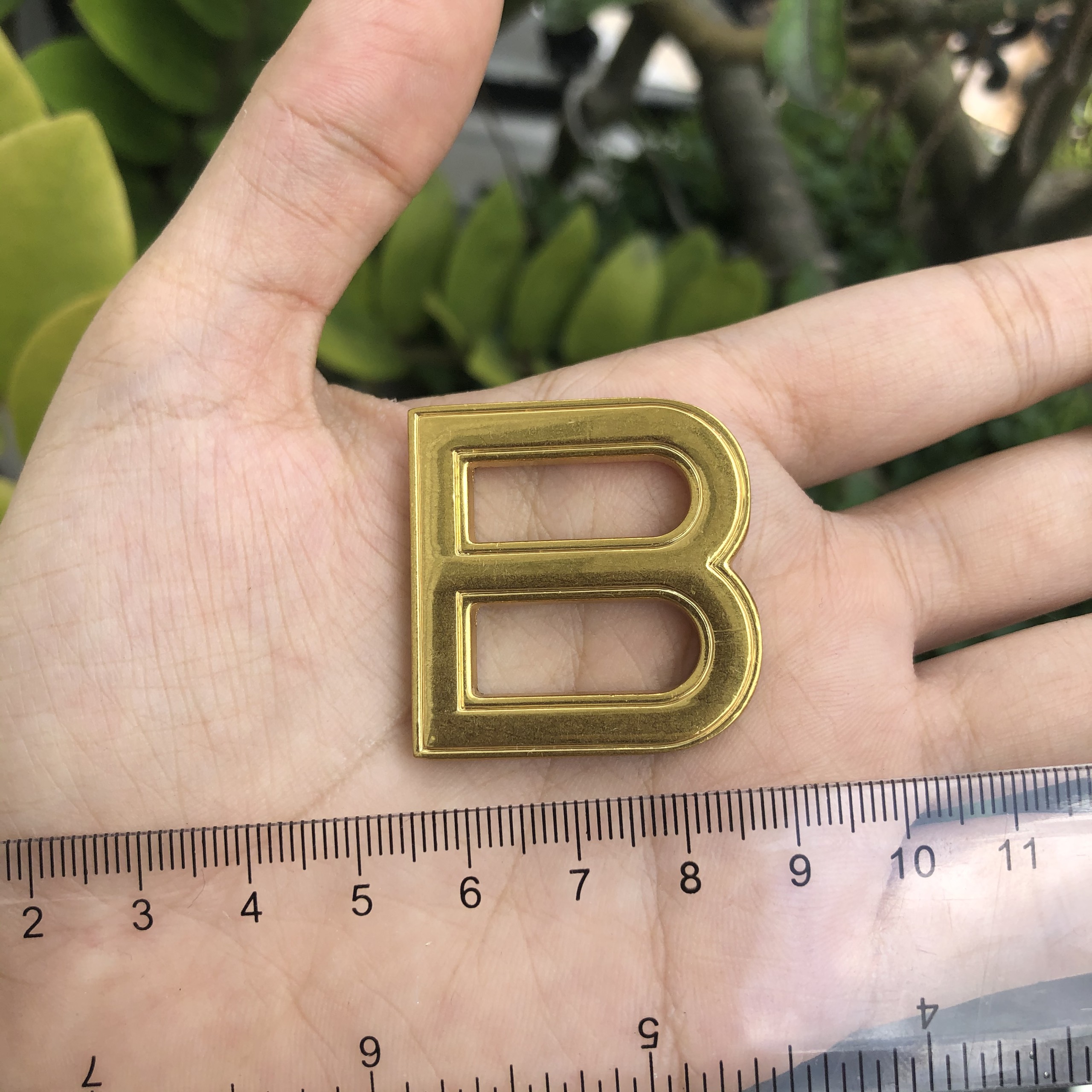 Mạc chữ B trang trí túi xách handmade