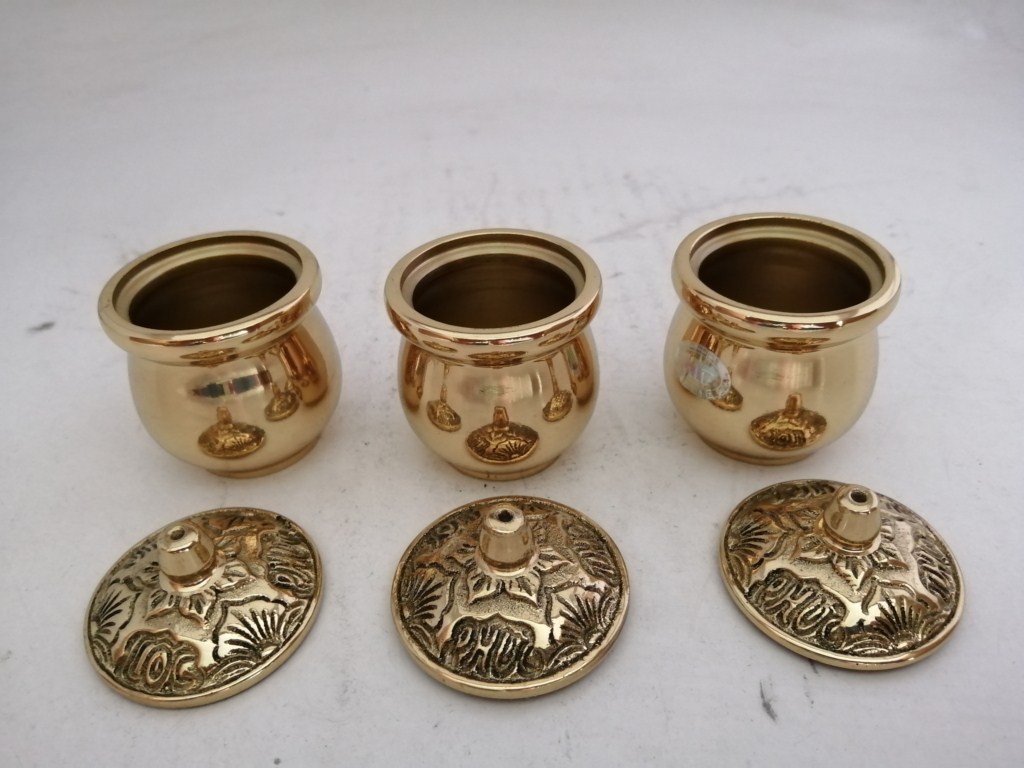 Ly nước có nắp bằng đồng nhỏ thờ cúng