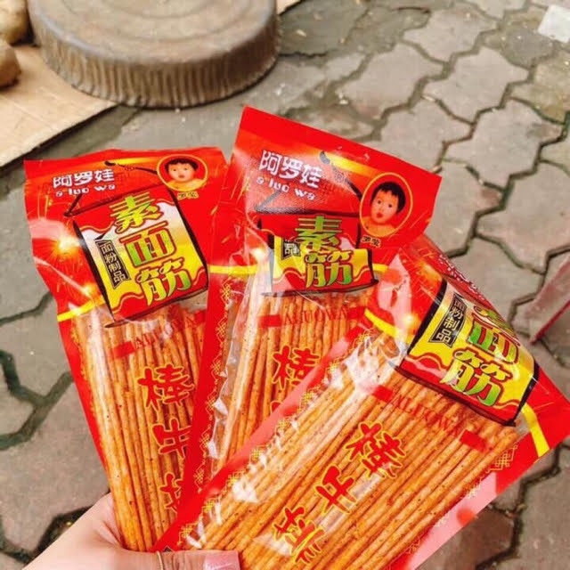 1 bịch 50 gói tăm cay siêu ngon