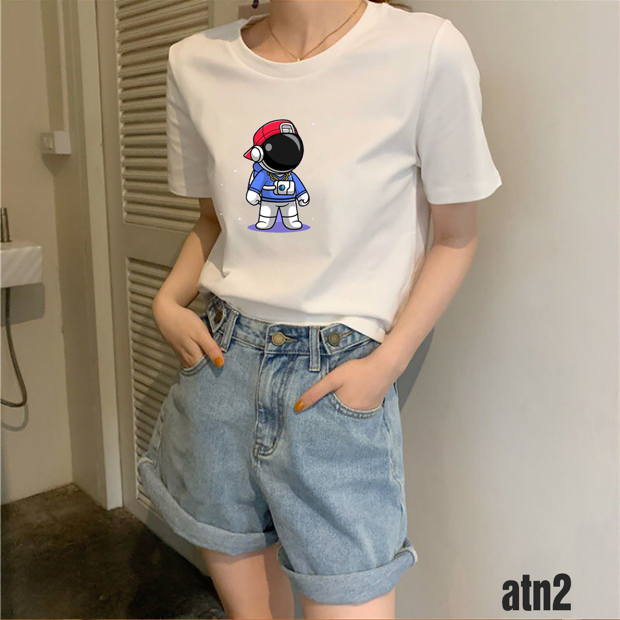 áo thun nữ in hình phi hành gia cá tính