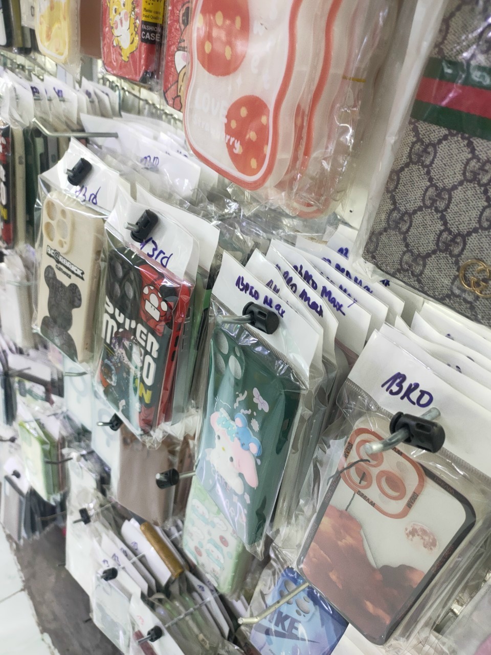 BỊCH 100 CÁI NÚT CHẶN QUAI NÓN , MÓC TREO