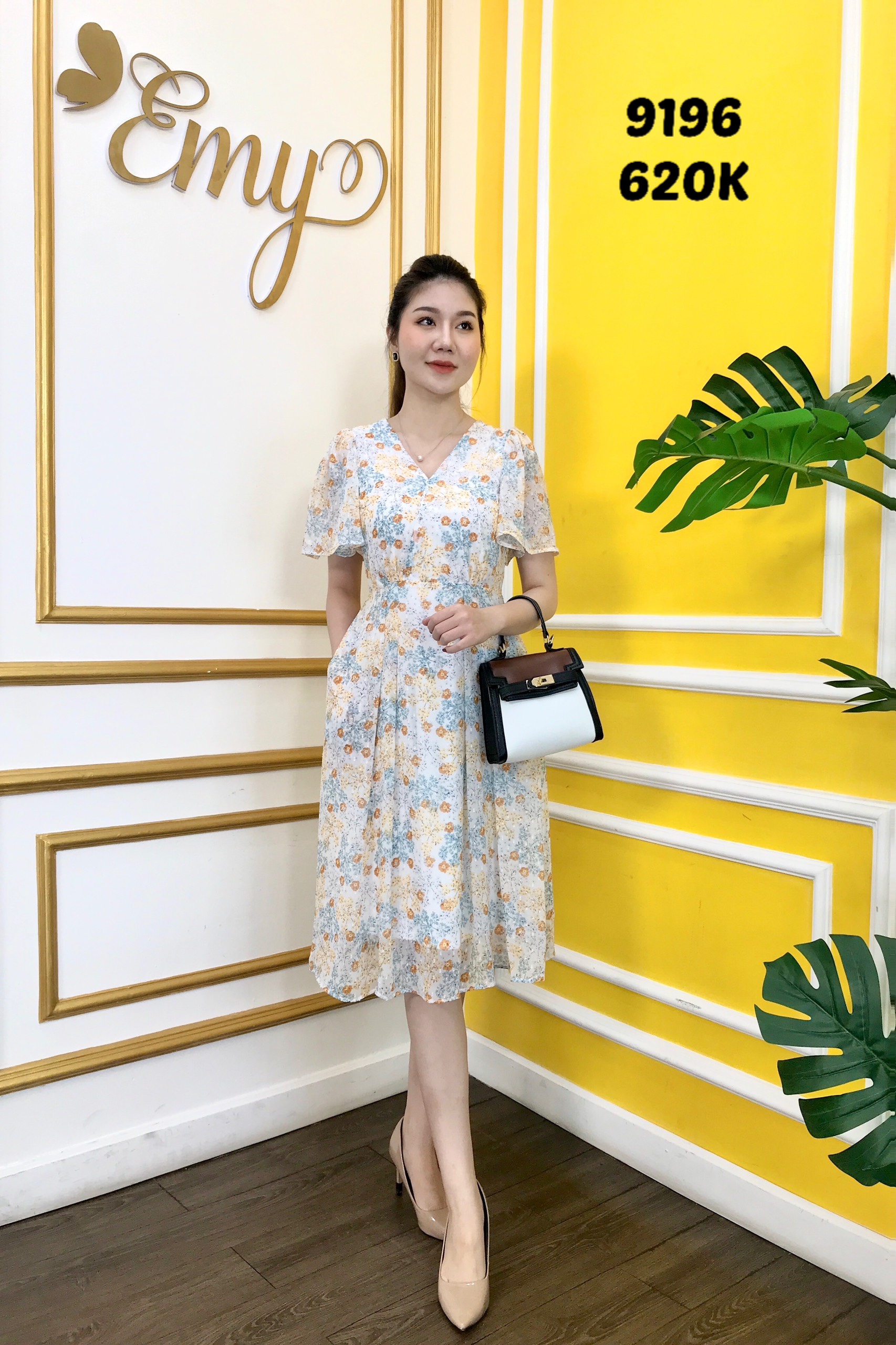 Đầm EMY EM9196 Xoè Cổ V Kèm Dây Thắt Nơ