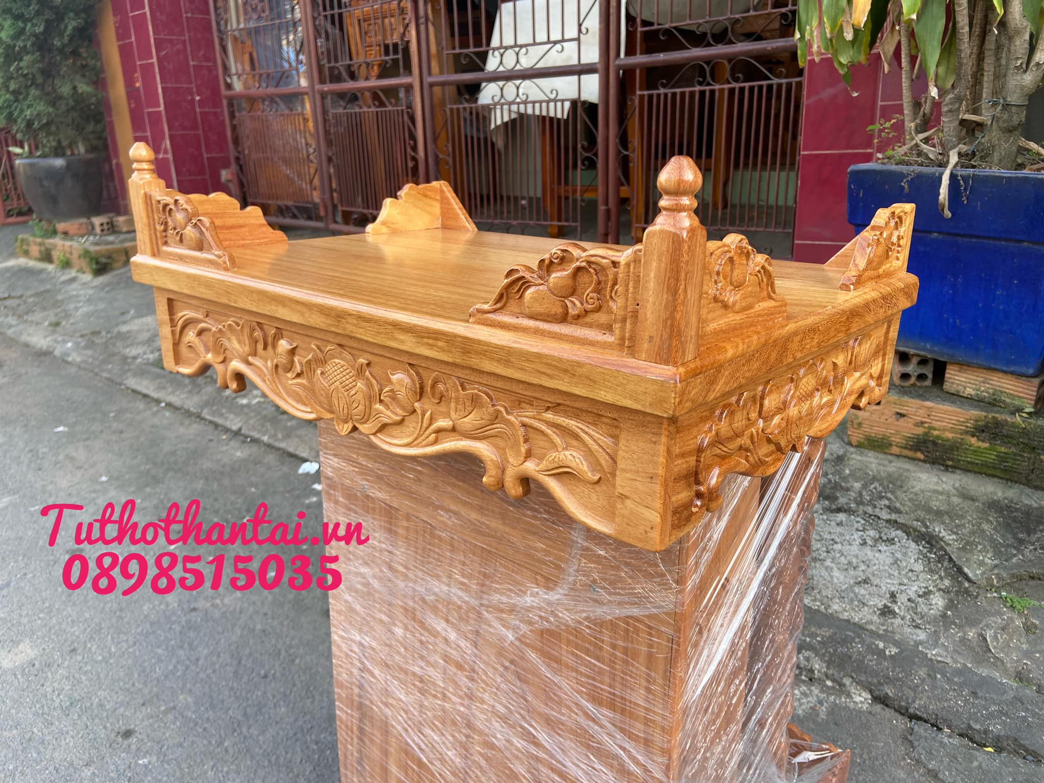 Bàn thờ treo tường chạm Hoa Sen 60CM - Gỗ Gõ Đỏ
