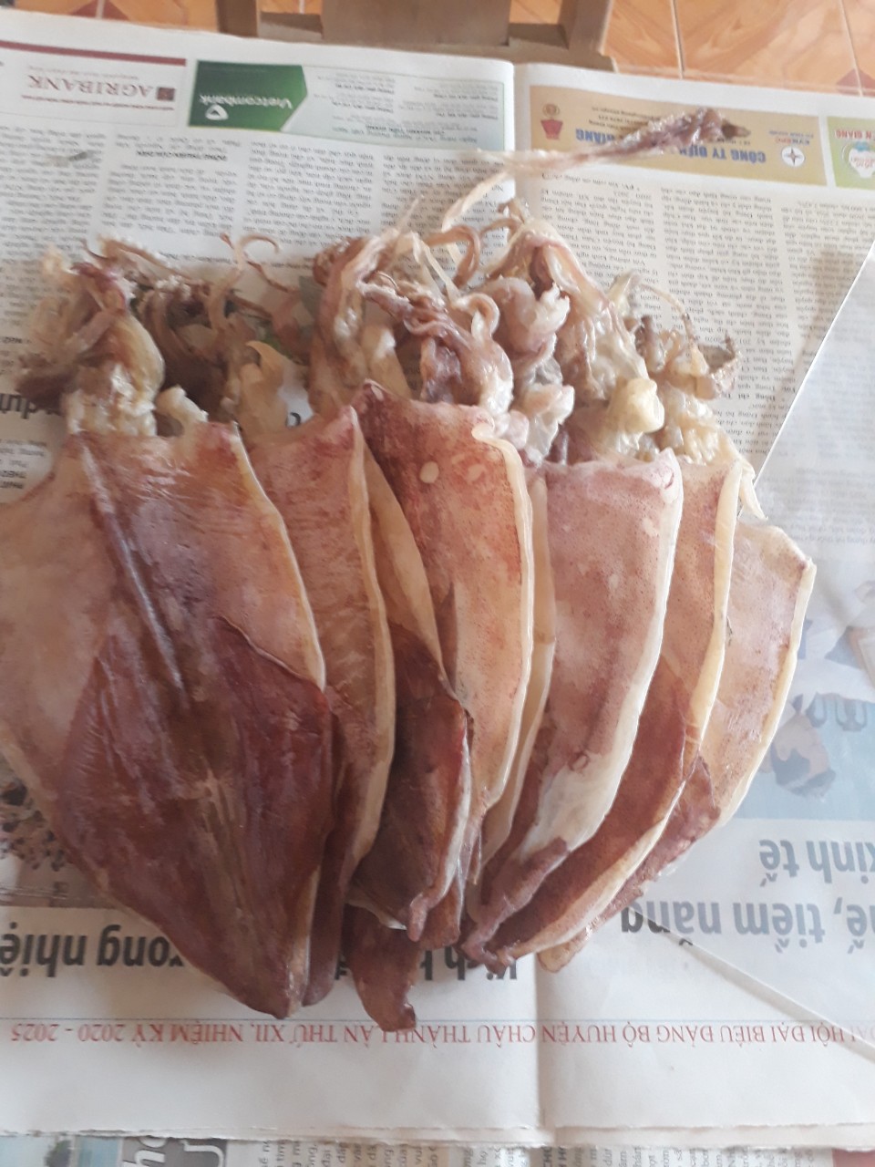 2 CON KHÔ MỰC GÒ CÔNG (SẢN PHẨM Y HÌNH, KHOẢNG 110GR)
