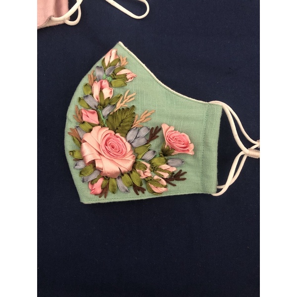 Khẩu trang thêu handmade