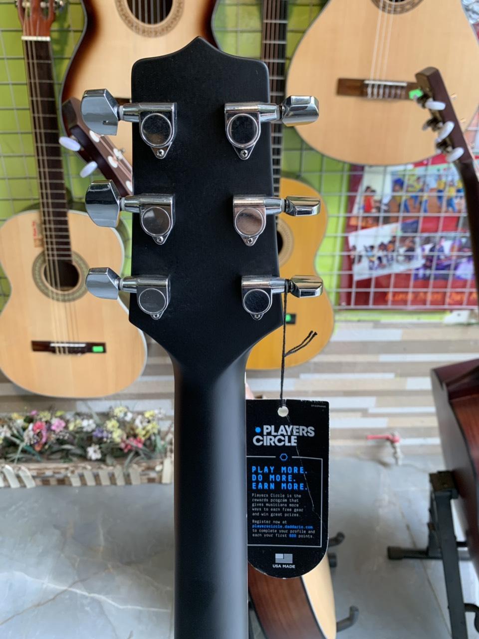 Đàn guitar Takamine D2D