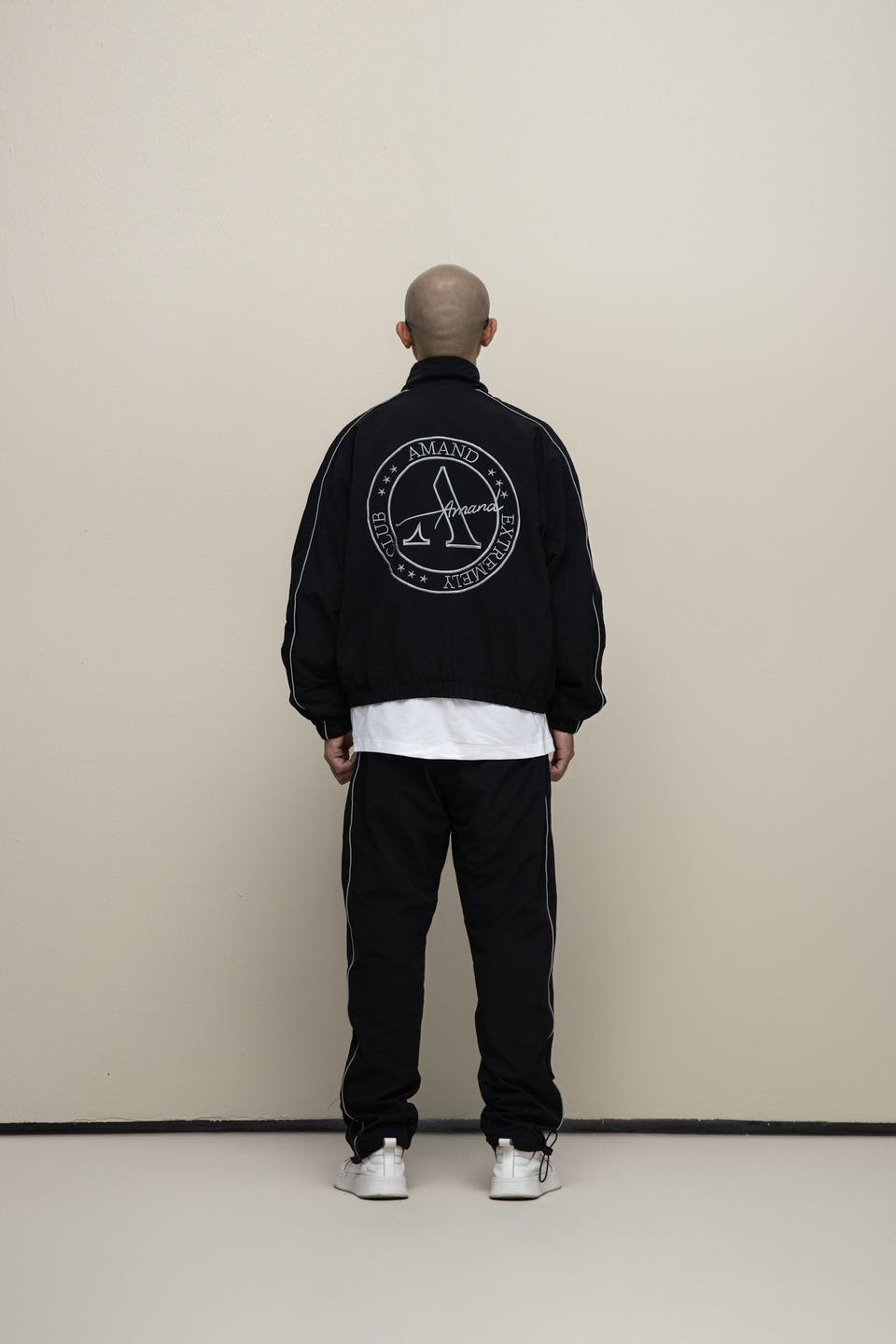 Bộ Gió Amand x Anh Vũ Beyond Tracksuit - Black