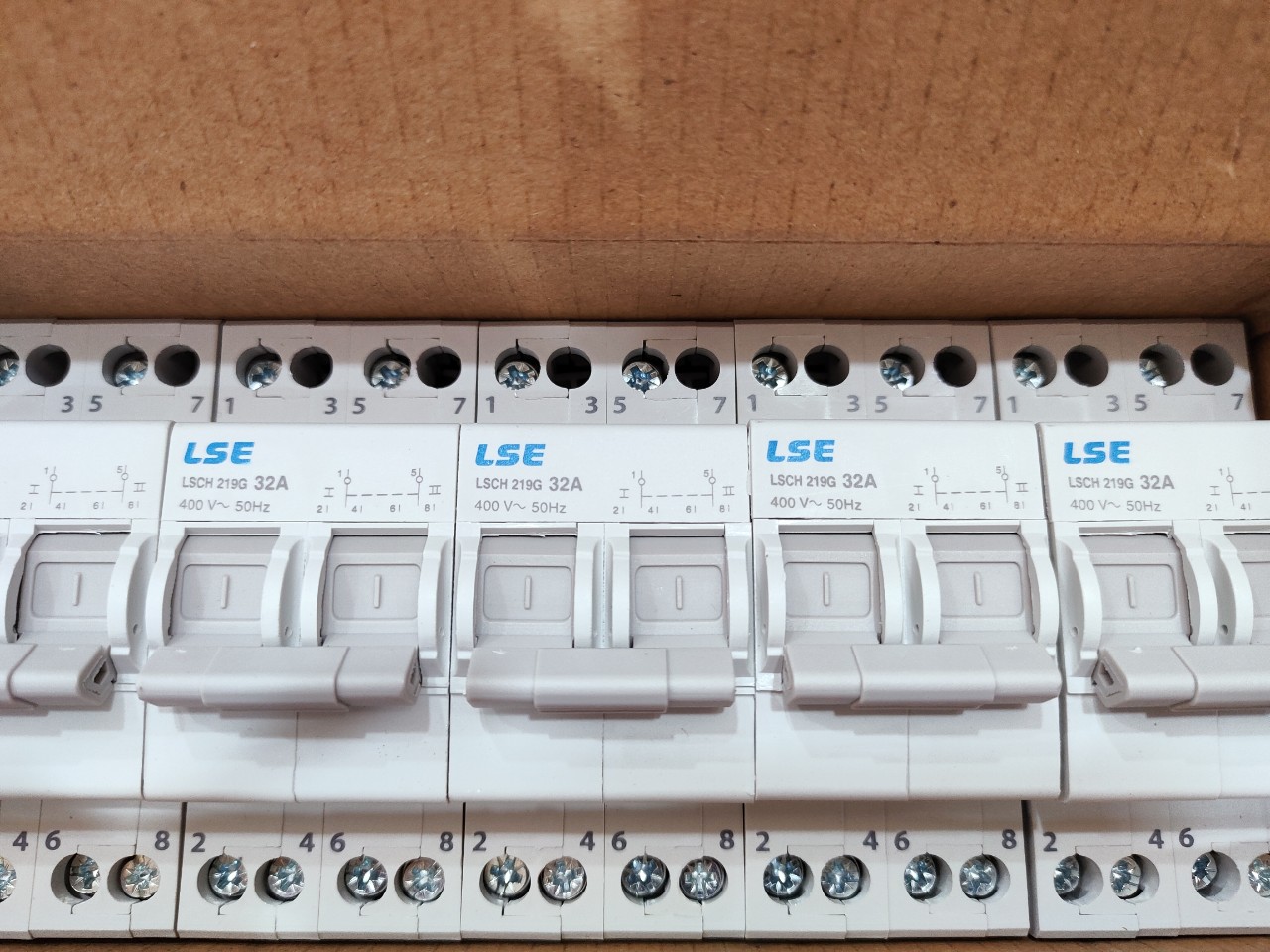 CB đảo chiều 2 pha (Aptomat đảo chiều 2 tép) LSE 20A - 63A