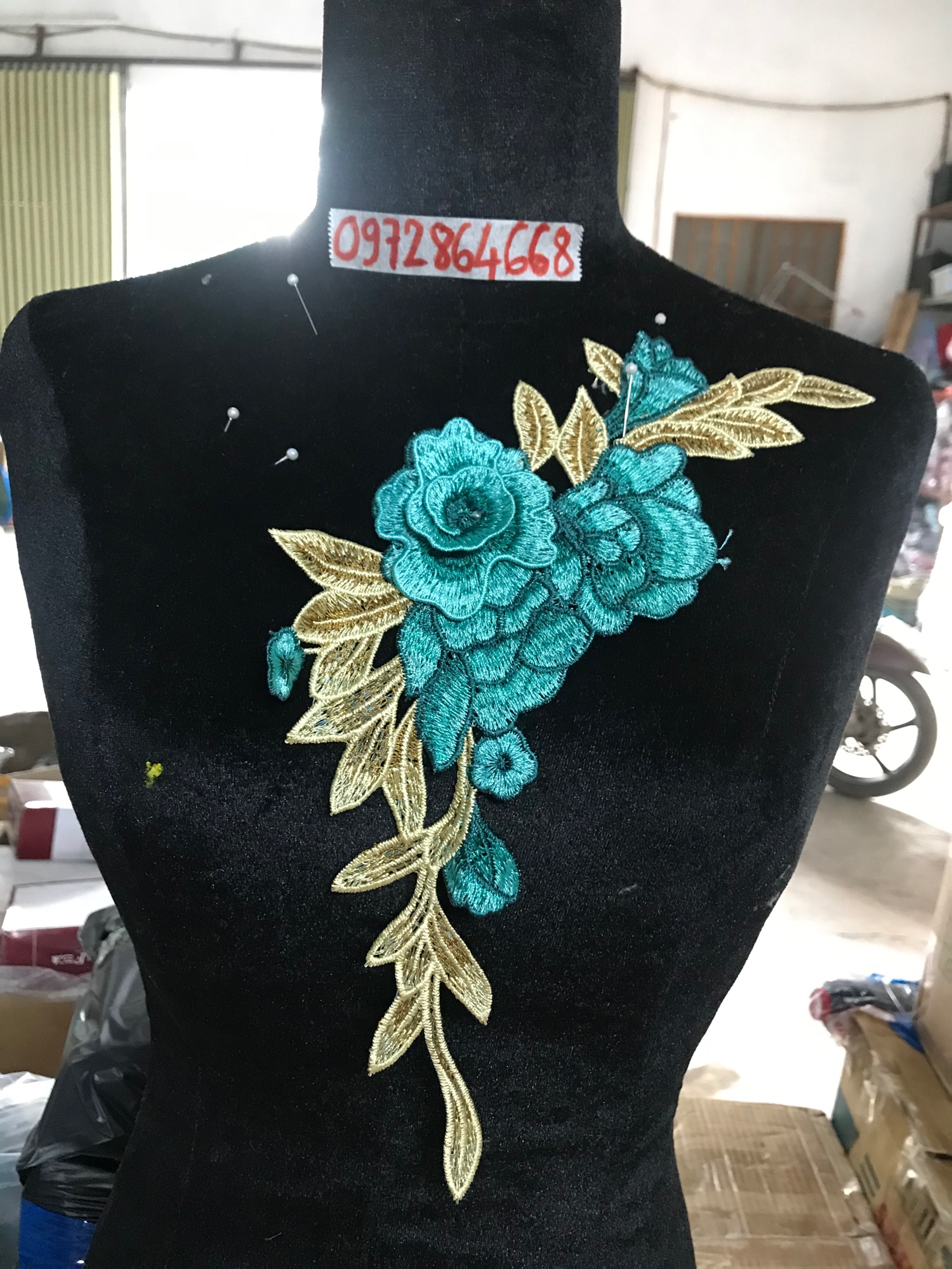 2 bông Hoa thêu cánh nổi 3D mã H308