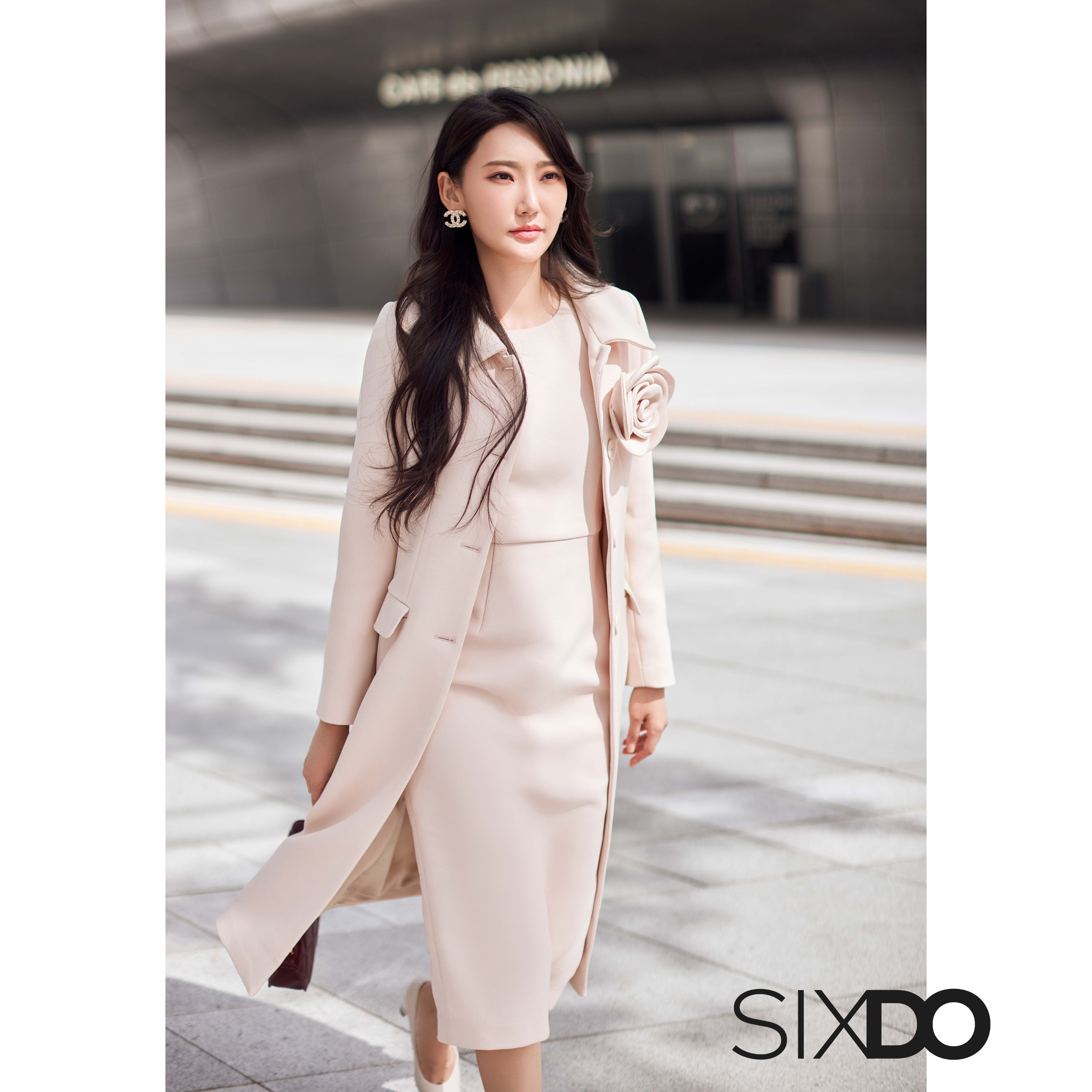 Đầm be dáng ôm thanh lịch SIXDO (Beige Midi Woven Dress)