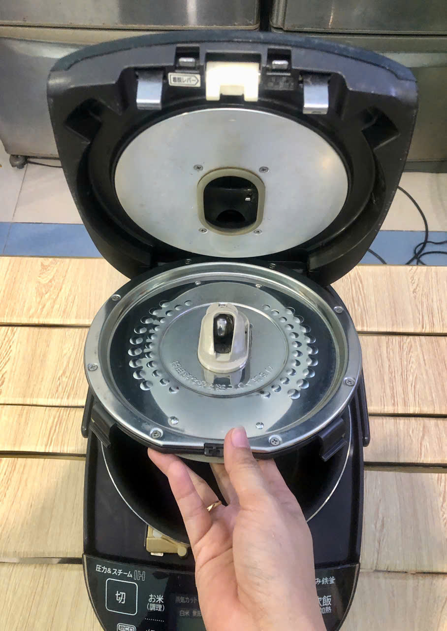 Nồi cơm điện cao tần IH Panasonic hàng nội địa Nhật ít dùng còn đẹp date cao 2021