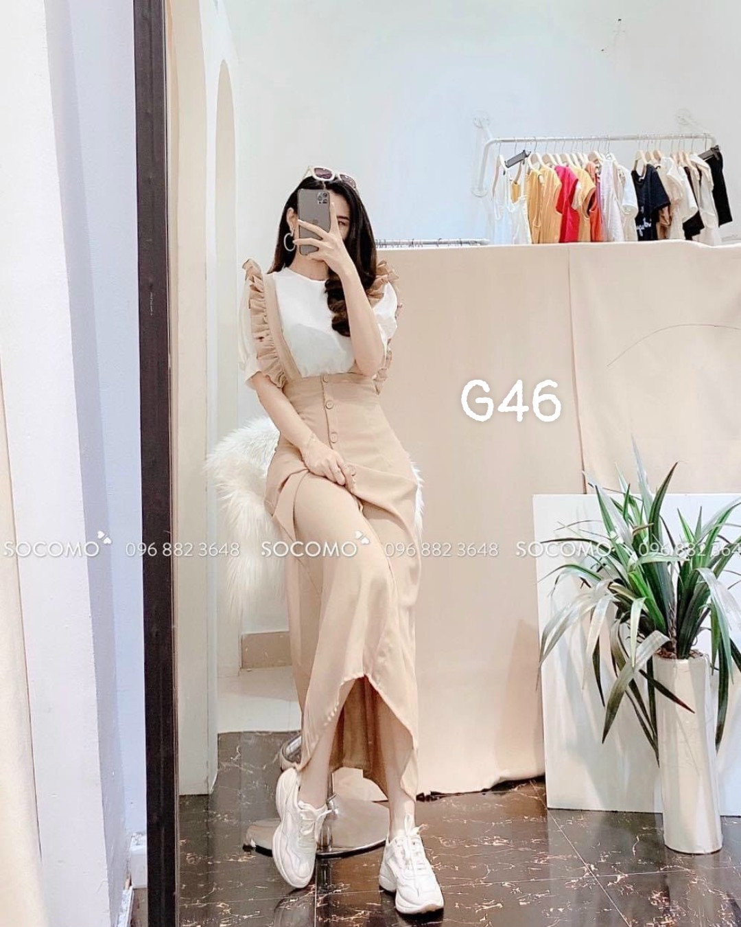 Set áo cổ tròn tay ngắn dầm yếm 2 dây đính nút giữa