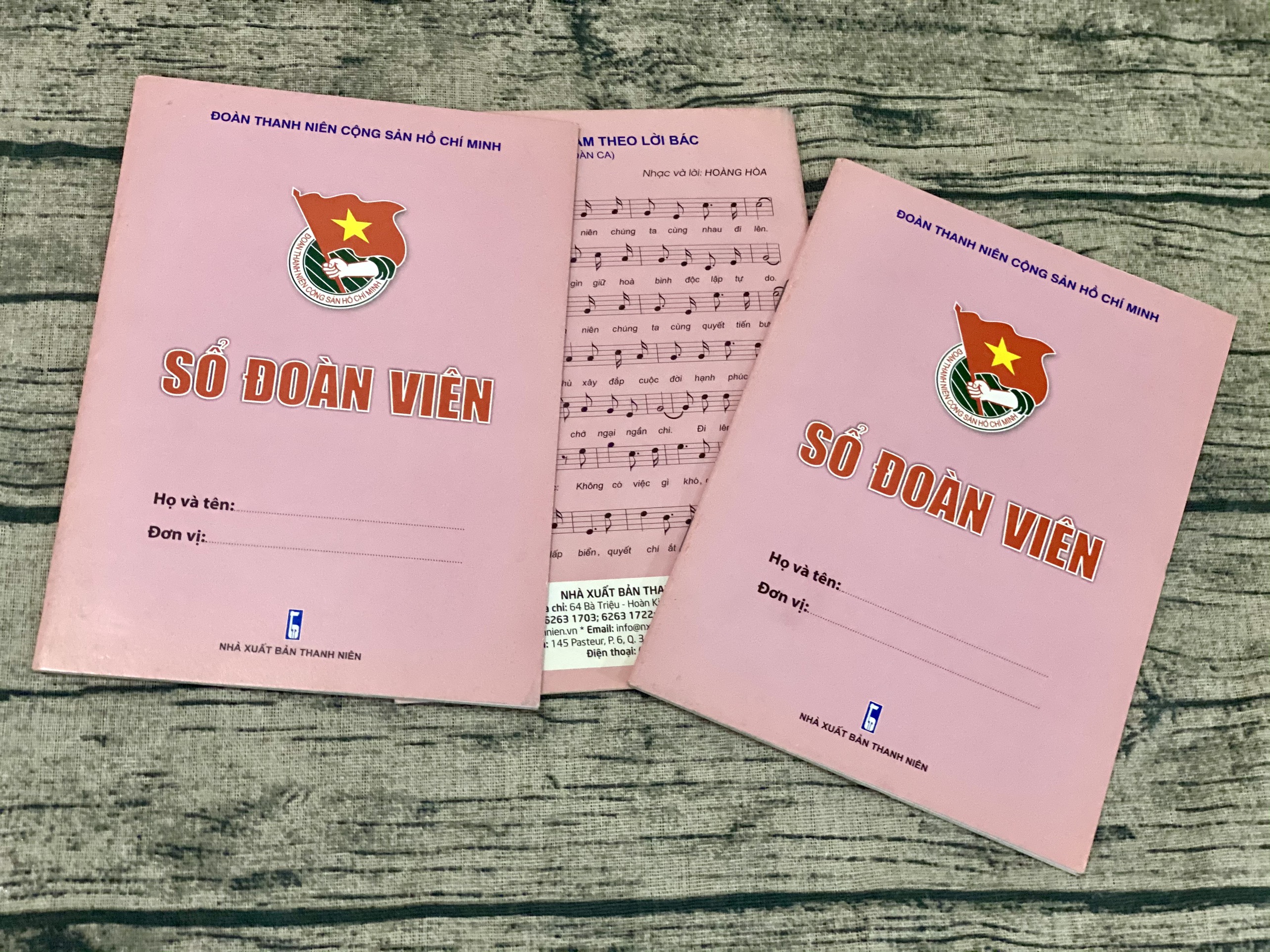 Sổ đoàn viên hồng