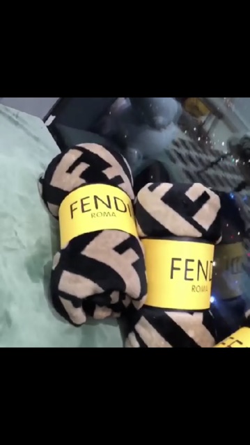 Chăn Lông Tuyết Fendi Siêu Mềm Mịn