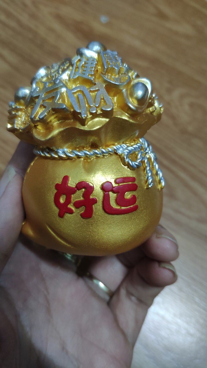 Trâu vàng trang trí xe hơi