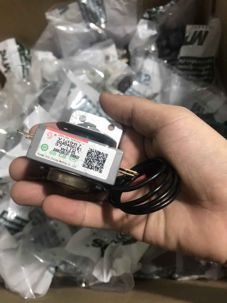 Rơ le Chống Cháy Khô Bình Nóng Lạnh