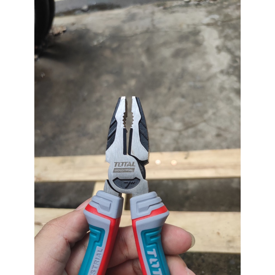 THT210706S Kềm răng cao cấp 180mm Total
