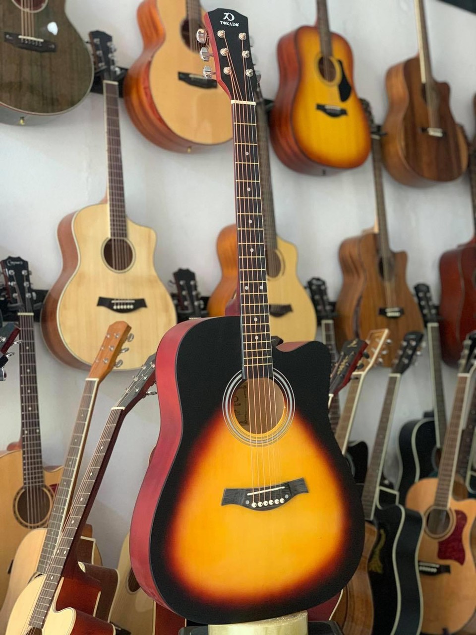 Đàn guitar acoustic tokado