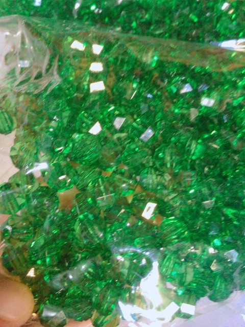 Gói 100gram hạt cườm góc 10mm nhiều màu làm handmade trang trí thủ công có lỗ sâu
