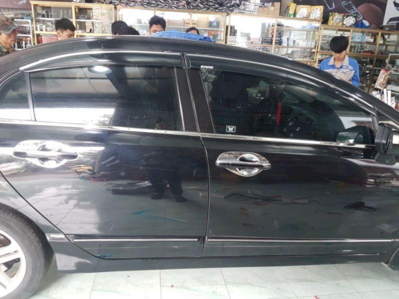 Nẹp chân kính Honda Civic 2008