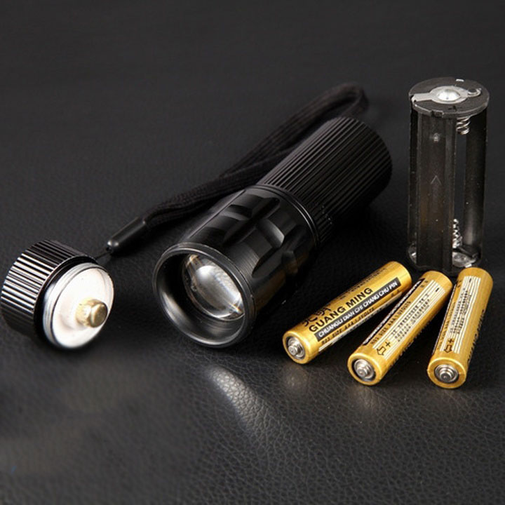 Đèn pin chiếu xa siêu sáng police - GD0936