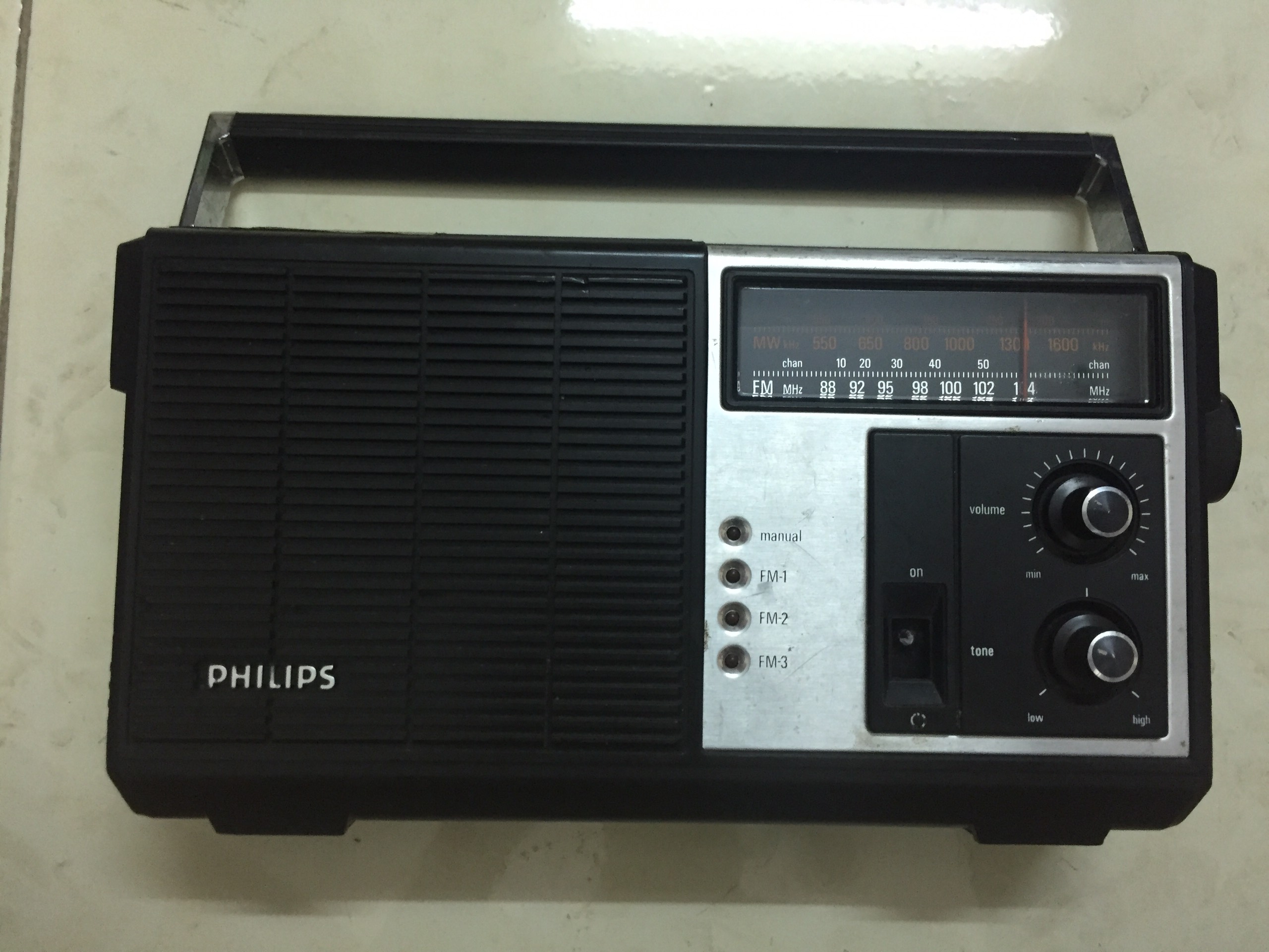 RADIO CASSETTE CỔ ĐIỂN