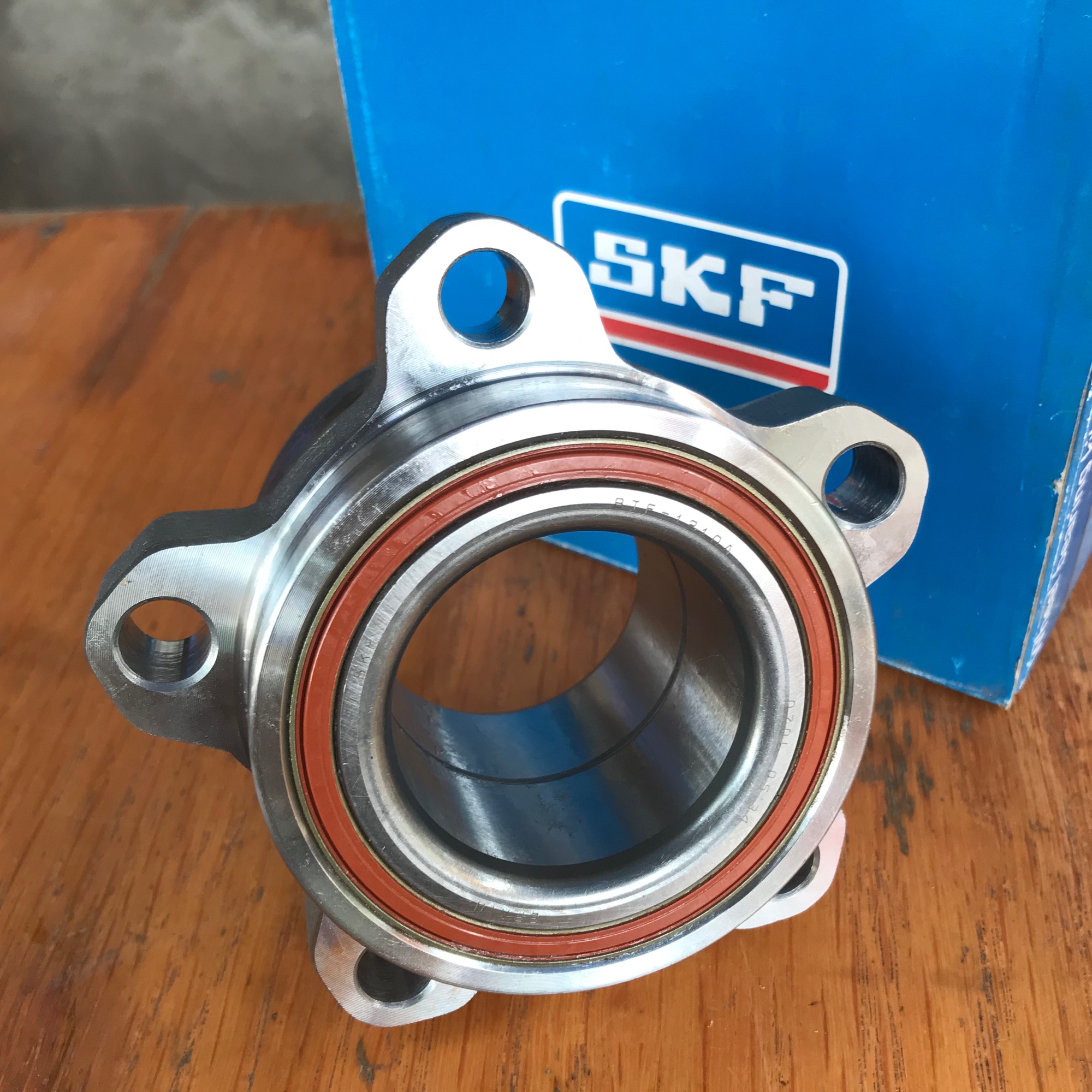Bạc Đạn Bánh Trước Ford Transit 2014-2020 SKF