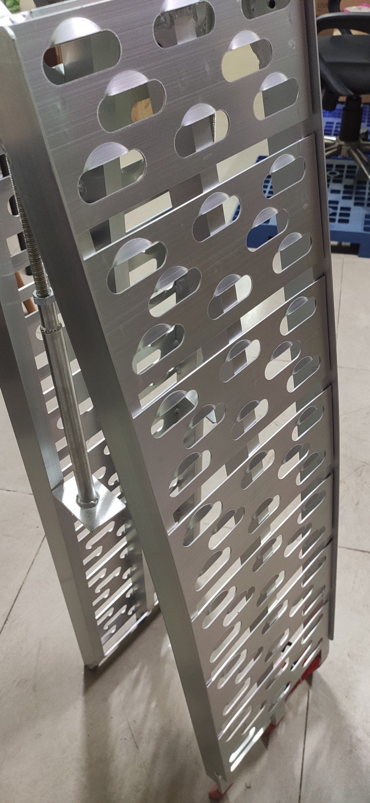 Thang dẫn xe máy lên xe bán tải, xe tải (có thêm chân chống chắc chắn, tiện dụng) - 01 cái