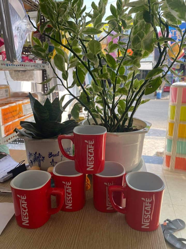 LY SỨ QUAI NESCAFE