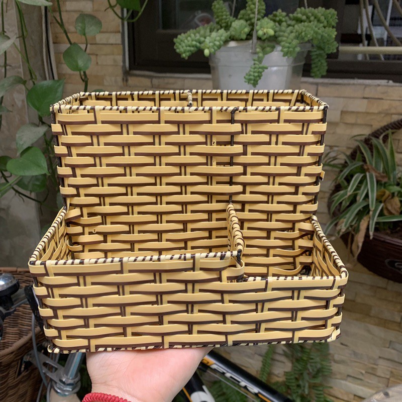 Khay nhựa giả mây cắm đũa thìa, để lọ gia vị quán ăn