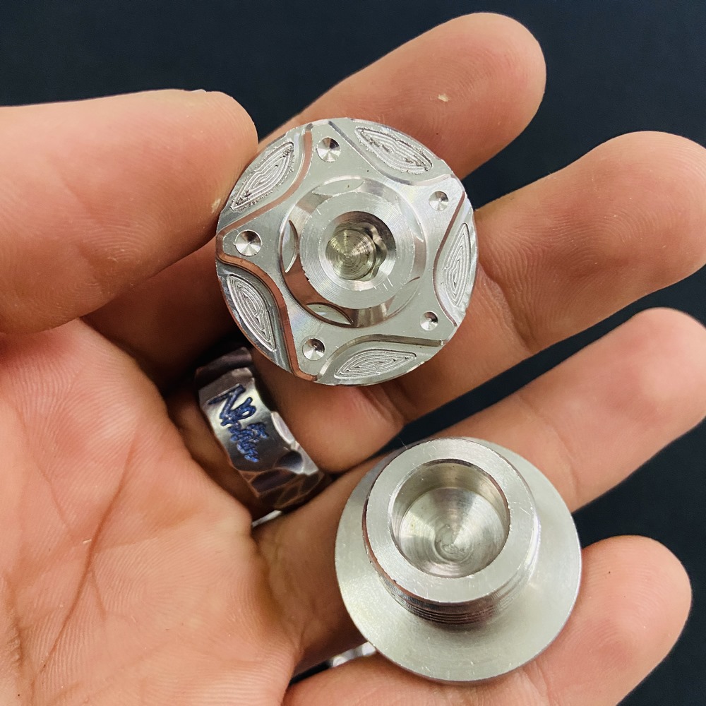 Ốc nắp nhớt suzuki salaya sao xoáy bi chất liệu inox 304 100% dành cho anh em biker