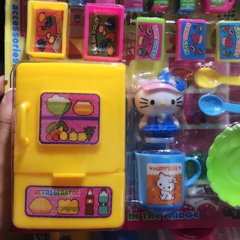 Đồ chơi cửa hàng bán đồ chơi mèo kitty